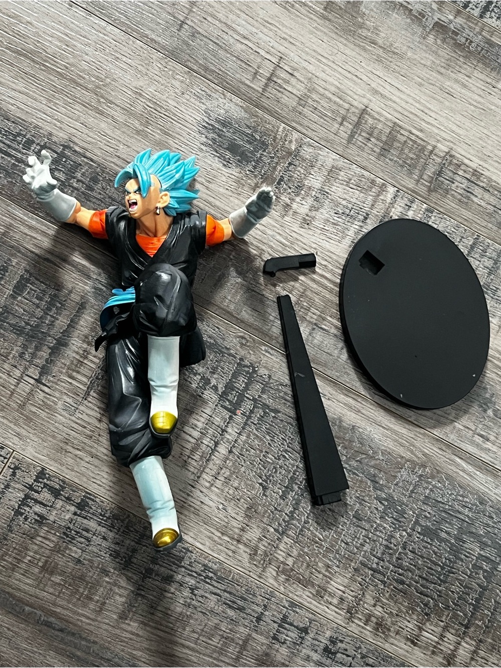 SUPER SAIYAN BLUE VEGITO FIGURE
